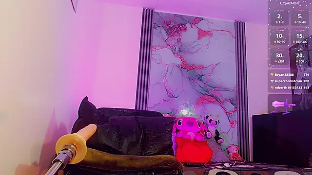 Snapshot of _ChanellR_ chatting on October 8, 7:29 pm ChanellR online show from October 8, 7:29 pm