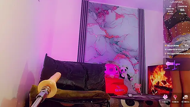 Snapshot of _ChanellR_ chatting on October 7, 10:52 am ChanellR online show from October 7, 10:52 am