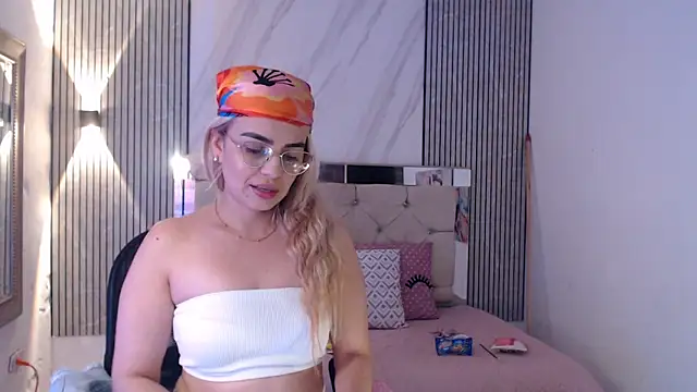 ashley  tylor online show from March 29, 2:32 am