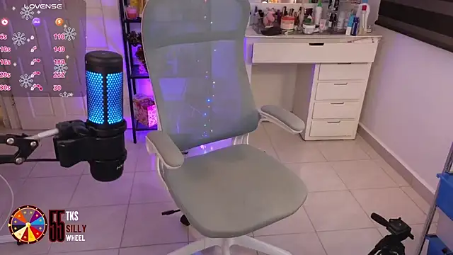 LilyVelvett online show from December 3, 4:15 am