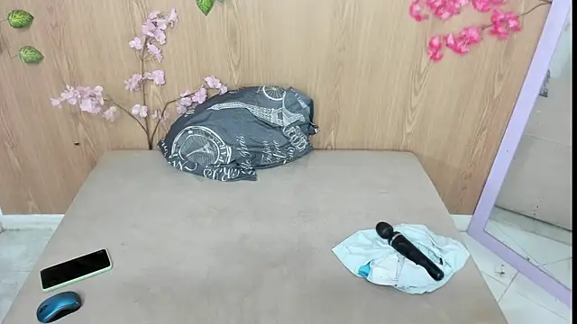 jenelotizz06 online show from February 9, 3:42 am