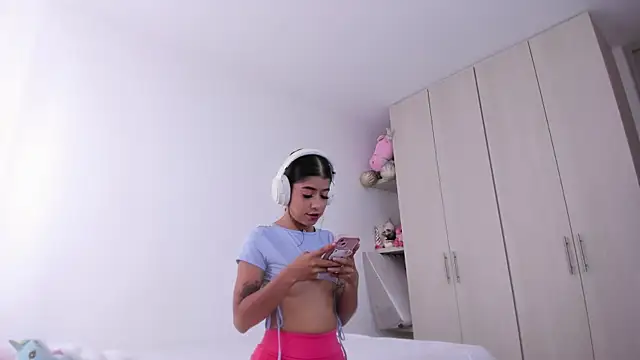 analia collins online show from September 19, 2:05 pm