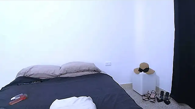 Andreabigboobs23 online show from November 16, 8:20 pm