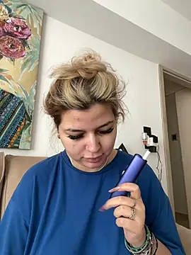 AllysonK online show from April 16, 10:15 am