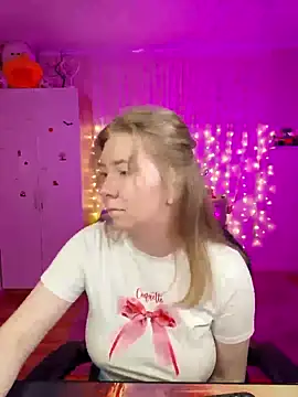 D0nna  online show from April 19, 5:46 pm