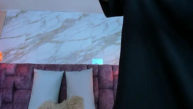 kendalltaylorr online show from March 29, 3:16 am