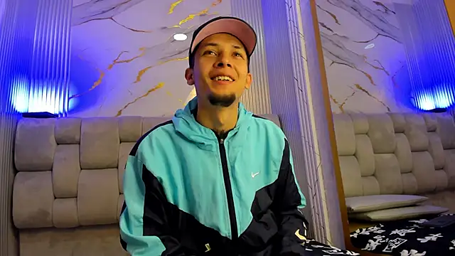 kendalltaylorr online show from October 8, 1:15 pm