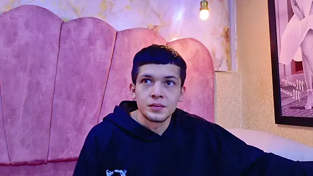 kendalltaylorr online show from December 16, 12:33 pm