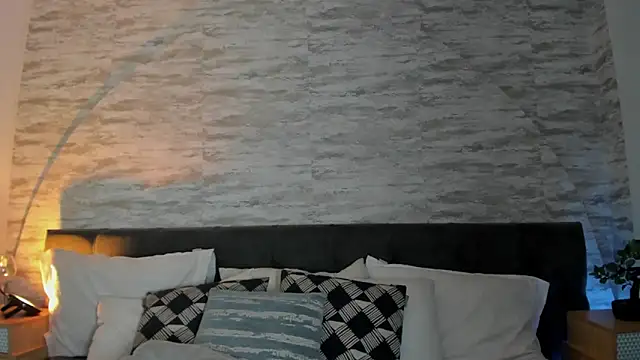 Anneth  M online show from November 29, 8:02 pm