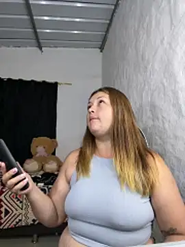 Snapshot of Sofia_Queen17 chatting on October 31, 12:56 am Sofia Queen17 online show from October 31, 12:56 am