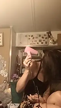 whitetrashdirtyslut online show from March 21, 6:18 am