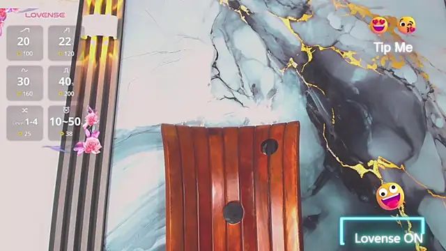 khiara moretti online show from March 17, 7:29 pm