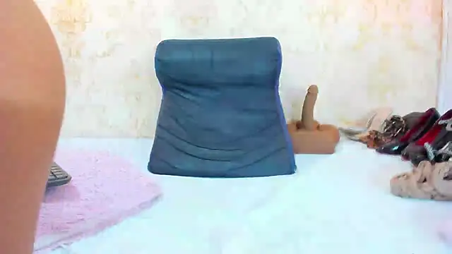 EIMY-ROBERTS online show from October 29, 8:44 pm