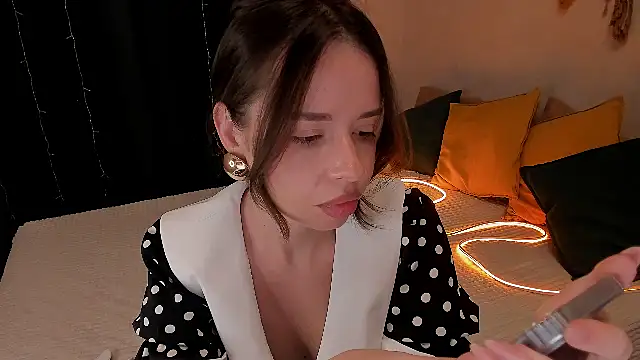 AmeliaBrian online show from November 6, 9:42 pm