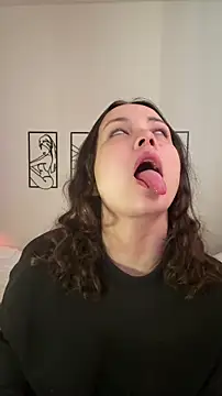 Megan Rodrigo online show from November 30, 2:43 pm