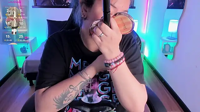 lucky-leah online show from February 17, 3:39 am