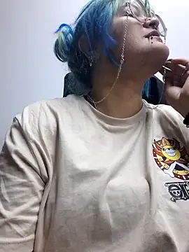 lucky-leah online show from March 17, 3:43 am