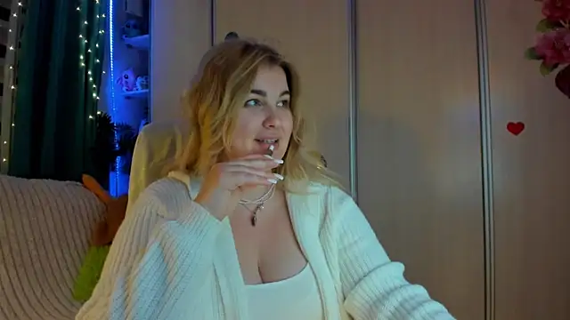 CoraSwon online show from February 26, 7:02 pm