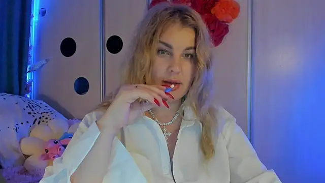 CoraSwon online show from September 16, 7:11 pm