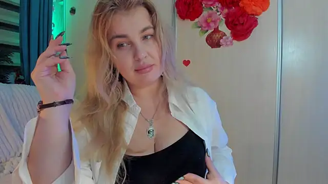 CoraSwon online show from October 22, 11:32 pm