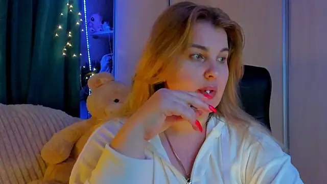 CoraSwon online show from March 21, 4:45 pm