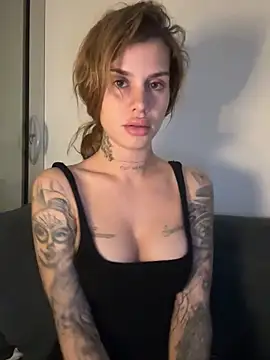 EmiliaCatalina online show from April 9, 12:24 am