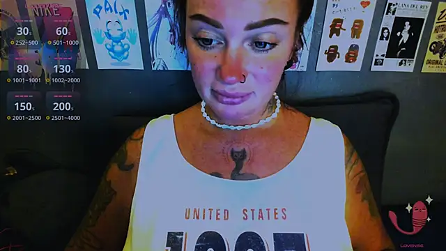 EllieOz online show from April 12, 5:49 pm