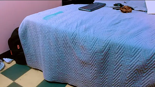 VeronicaRobles online show from March 11, 7:05 pm