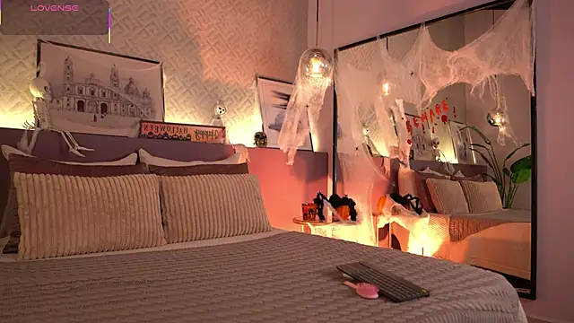 ElleDiane online show from October 26, 12:06 am