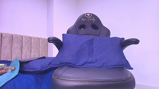 arl chloee online show from January 8, 3:21 am