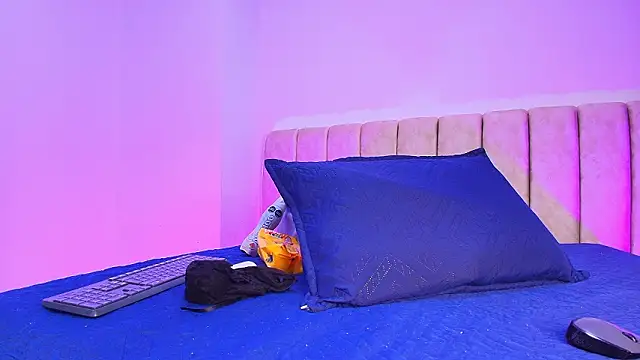 arl chloee online show from February 10, 3:20 am