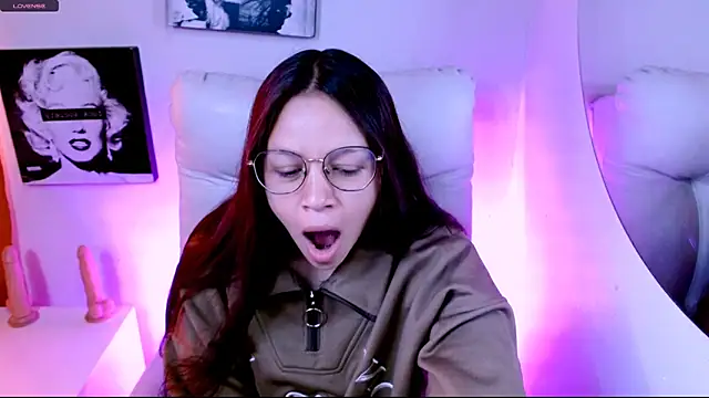 SamanthaRoldaan online show from March 12, 3:26 pm