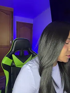 leila 22 online show from April 20, 8:06 am