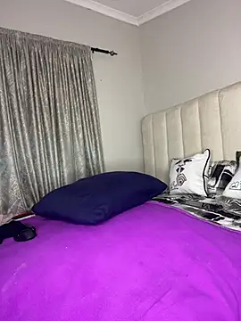 Bustygoddess32 online show from June 24, 3:27 am