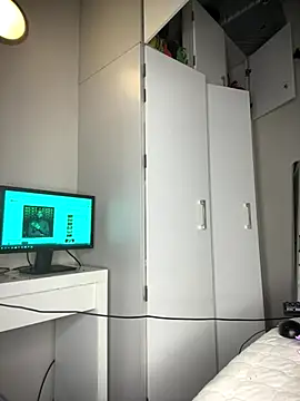 Bustygoddess32 online show from December 21, 1:21 am