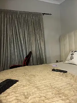 Bustygoddess32 online show from February 28, 1:27 am