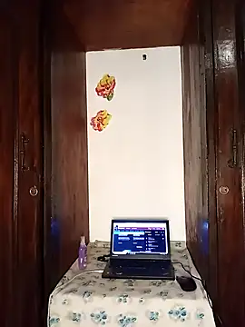 The-Peach-Flexer online show from October 31, 9:52 pm