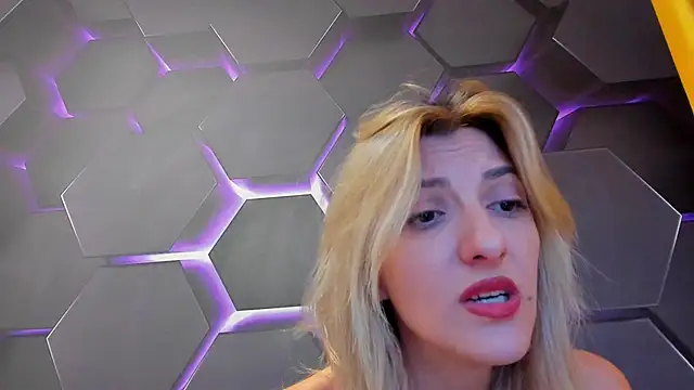 RileyLanna online show from September 23, 5:38 am