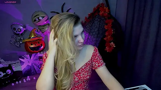 Snapshot of lily_williamss chatting on October 23, 12:16 am lily williamss online show from October 23, 12:16 am
