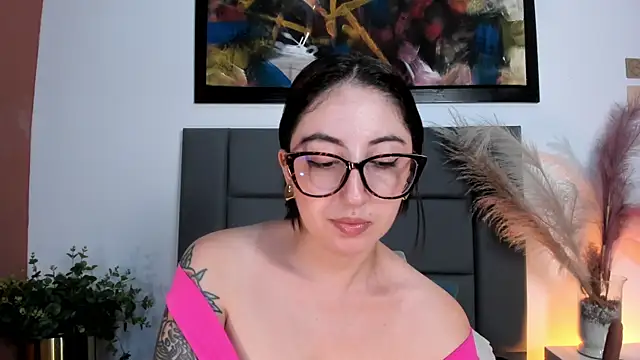 Emilywatsonn online show from May 16, 1:30 am
