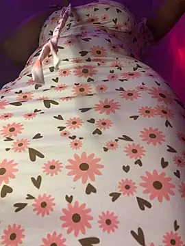 Cherrytowild online show from October 27, 8:21 am