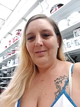 BecciDeluxe online show from October 6, 2:34 pm