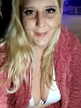 BecciDeluxe online show from January 6, 7:28 pm