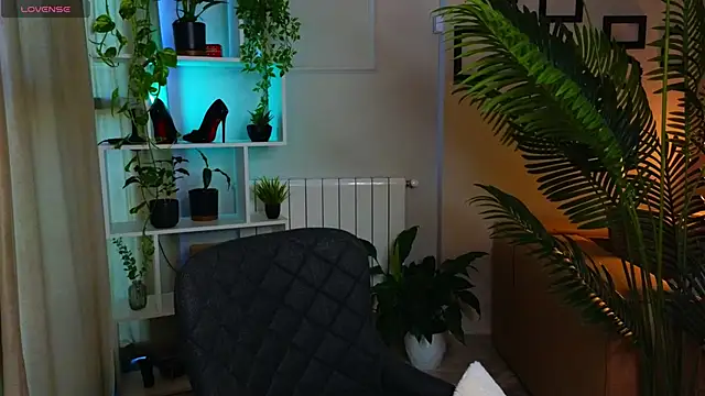 Lina-hill online show from November 19, 10:59 am