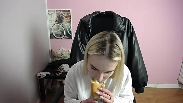 viktoria lovely online show from April 9, 11:15 am