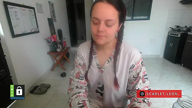 Scarletleon77 online show from April 16, 2:06 pm