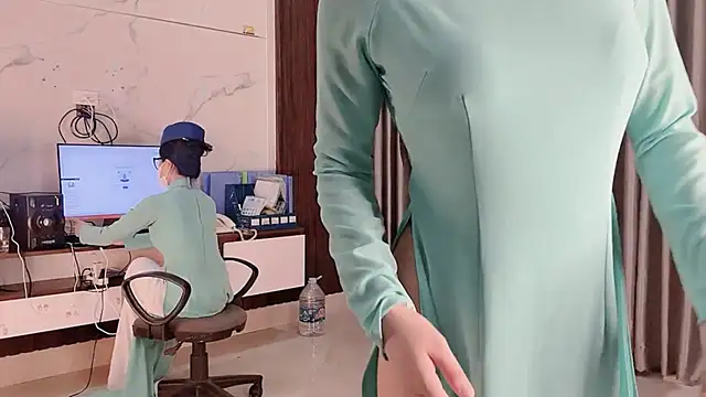 Mono-Stewardesss online show from October 17, 3:15 pm