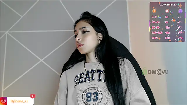 lilylouisee online show from April 2, 7:22 pm