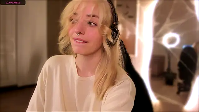 Eli Llie online show from November 4, 8:36 pm