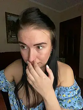 Roxana Bell online show from February 22, 9:05 pm